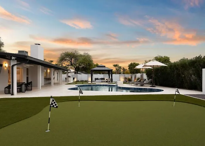 Holiday home The Scottsdale Clubhouse *